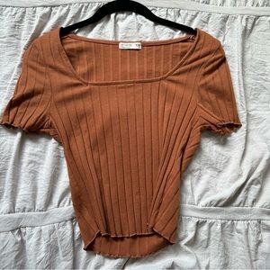 Rust tshirt ribbed detailing
